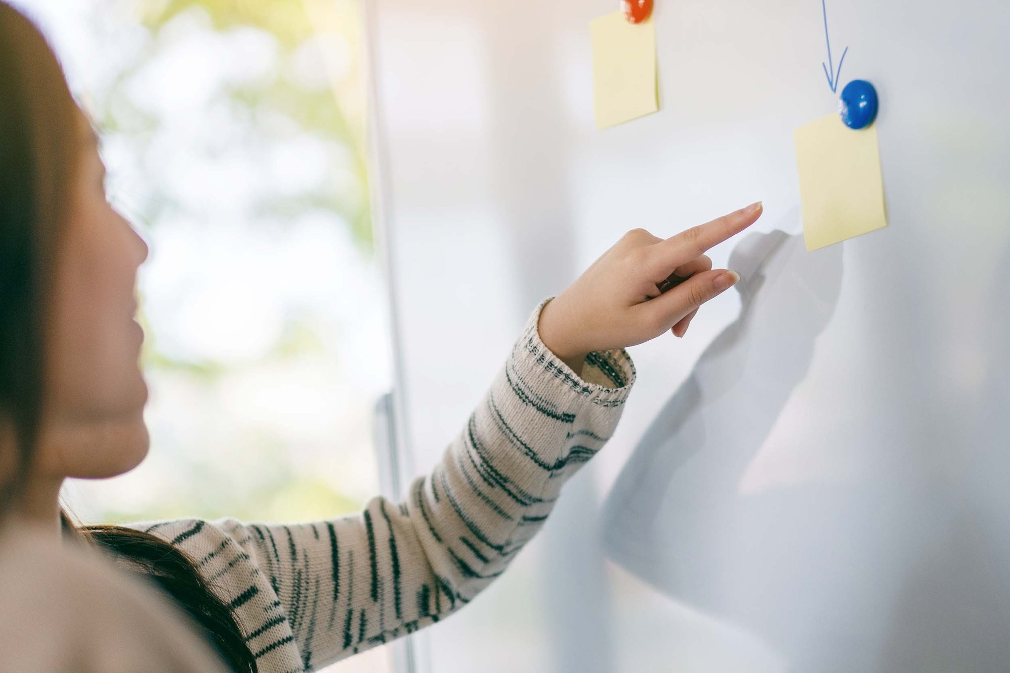 people-working-at-whiteboard